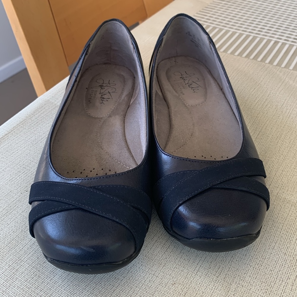 Navy Blue life stride ballet flats. 7.5 great condition